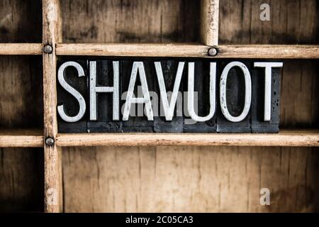 Shavuot concept Metal typopress Word dans le tiroir Banque D'Images