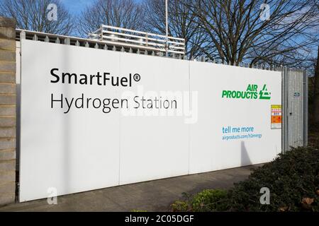 Station-service à hydrogène (marque SmartFuel) dans un supermarché Sainsburys à Hendon, Londres, Royaume-Uni. Les voitures et autres véhicules peuvent se remplir de gaz fourni par Air Products (117) Banque D'Images