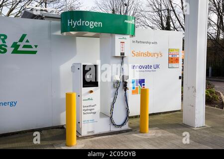 Station-service à hydrogène (marque SmartFuel) dans un supermarché Sainsburys à Hendon, Londres, Royaume-Uni. Les voitures et autres véhicules peuvent se remplir de gaz fourni par Air Products (117) Banque D'Images