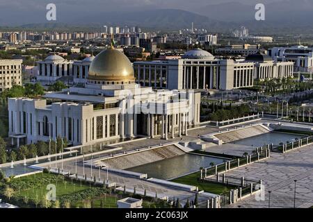 Vues générales sur le palais présidentiel. Ashkhabad. Turkménistan. Banque D'Images