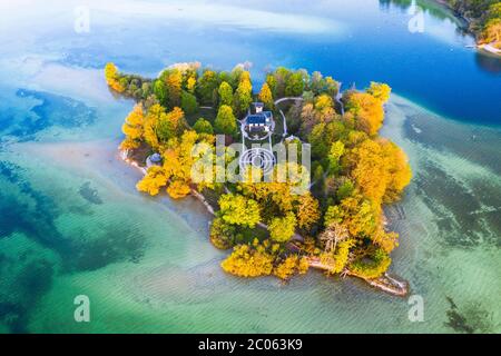 Rose île dans le Starnberger Voir près de Feldafing dans la lumière du matin, Fuenfseenland, vue aérienne, haute-Bavière, Bavière, Allemagne Banque D'Images