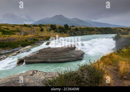 Cascade à Rio Paine, parc national Torres del Paine, Patagonie, région de Magallanes y de la Antartica Chilena, Chili, Amérique du Sud Banque D'Images