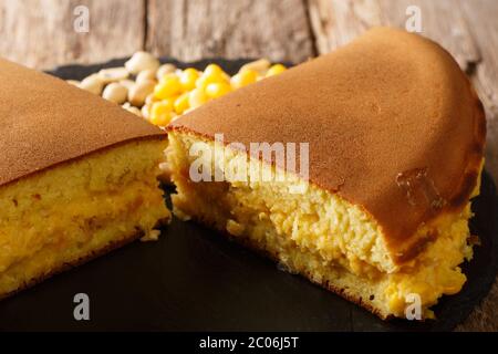 APAM balik ou terang bulanor martabak manis est un dessert commun dans de nombreuses variétés dans des stands spécialisés sur le bord de la route dans Brunei, Indonésie, Malaisie Banque D'Images