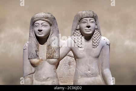 Ancienne statue romaine de Pendua et sa femme Nefertari, calcaire, Nouveau Royaume, 19e dynastie, (1292-1186 av. J.-C.), Deir-el-Medina, Thèbes. Musée égyptien, Banque D'Images