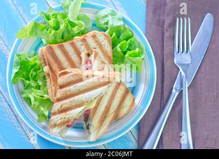 Des toasts avec du fromage Banque D'Images