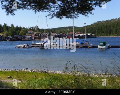 Village suédois et port de plaisance Norrfällsviken Banque D'Images