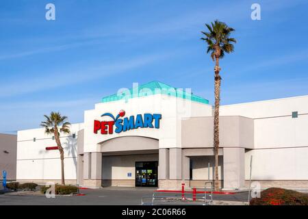 Victorville, Californie / États-Unis - 11 mars 2019 : situé au 12624 Amargosa Rd, Victorville, Californie, PetSmart est une chaîne de magasins de détail d'animaux de compagnie américaine provid Banque D'Images