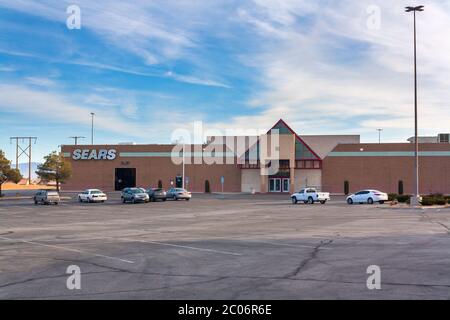 Victorville, Californie / États-Unis - 11 mars 2019 : Sears en début de matinée, situé au centre commercial Victor Valley, dans la ville de Victorville, Calif Banque D'Images