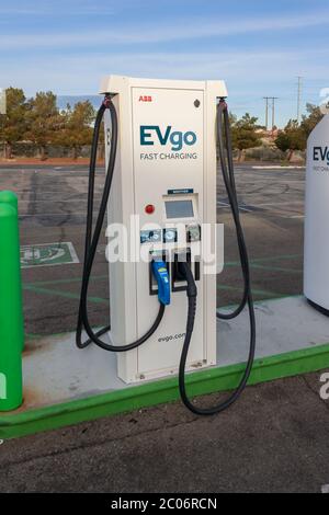 Victorville, Californie - 11 mars 2019 : une unité de charge EVgo WERTHER au centre commercial Victor Valley Mall, dans la ville de Victorville. Banque D'Images