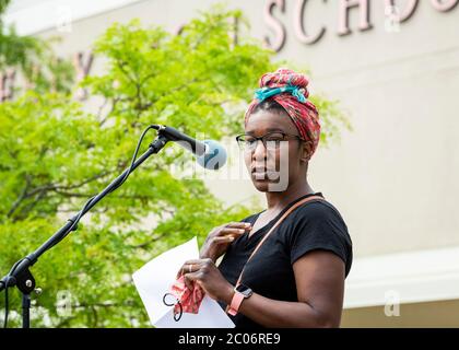 10 juin 2020. Beverly, ma. Plus de milliers d'élèves, d'enseignants et de familles sont venus exprimer leur soutien à la communauté noire de Beverly et à t Banque D'Images