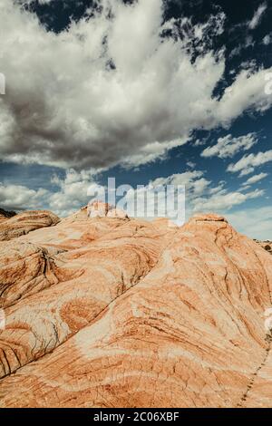 paysage ensoleillé et nuageux du désert de l'utah, d'appartements de yants près de st. george Banque D'Images