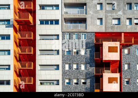 Madrid, Espagne - 6 juin 2020 : immeuble Mirador dans le quartier Sanchinarro de Madrid. Il a été conçu par le studio d'architectes néerlandais MVRDV Banque D'Images