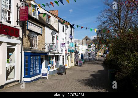 Boutiques le long de Middle Row, Chipping Norton, Cotswolds, Oxfordshire, Angleterre, Royaume-Uni Banque D'Images