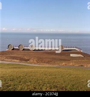 1996, travaux de traitement de l'eau récemment ouverts, Herne Bay, Kent, Angleterre du Sud-est, Royaume-Uni, montrant des ventilateurs circulaires en forme de trompette. Banque D'Images