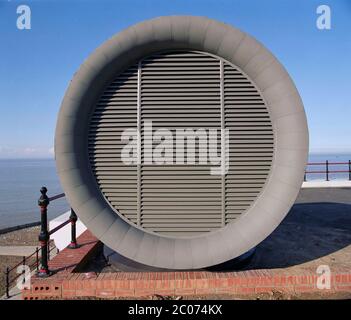 1996, travaux de traitement de l'eau récemment ouverts, Herne Bay, Kent, Angleterre du Sud-est, Royaume-Uni, montrant des ventilateurs circulaires en forme de trompette. Banque D'Images