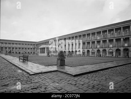 1996, The Piece Hall à Halifax, avant la rénovation et la restauration actuelles, West Yorkshire, nord de l'Angleterre, Royaume-Uni Banque D'Images