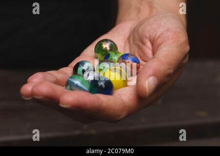 Un ensemble de billes colorées Banque D'Images