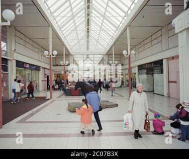 1996, The Spinning Gate Shopping Centre, Leigh, Lancashire, Nord-Ouest de l'Angleterre, Royaume-Uni Banque D'Images