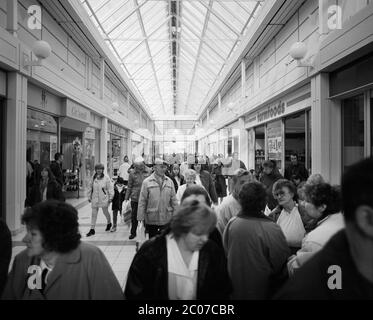 1996, The Spinning Gate Shopping Centre, Leigh, Lancashire, Nord-Ouest de l'Angleterre, Royaume-Uni Banque D'Images