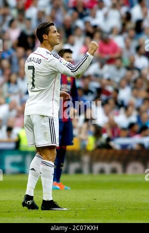 'Ligue des panish'- match Real Madrid contre FC Barcelone- saison 2014-15 - Stade Santiago Bernabeu - Cristiano Ronaldo (Real Madrid) célèbre un but lors du match de la Ligue espagnole contre FC Barcelone(photo: Guillermo Martinez / Bohza Press / Alter photos) /nortephoto.com Banque D'Images