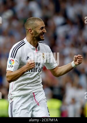 'Ligue des panish'- match Real Madrid vs FC Barcelone- saison 2014-15 - Stade Santiago Bernabeu -Karim Benzema (Real Madrid) célèbre un but lors du match de la Ligue espagnole contre FC Barcelone(photo: Guillermo Martinez / Bohza Press / Alter photos) /nortephoto.com Banque D'Images