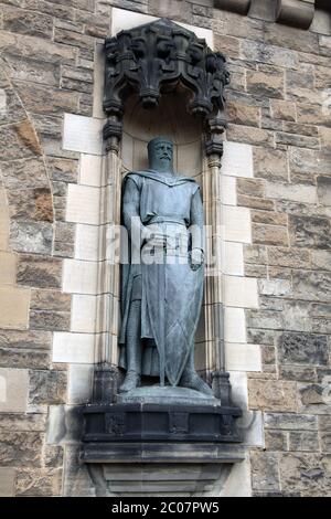 Statue de William Wallace à droite de l'entrée du château d'Édimbourg, Castle Rock, Édimbourg, Écosse, Royaume-Uni, 2017 Banque D'Images