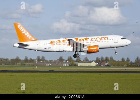 Aéroport d'Amsterdam Schiphol - EasyJet Airbus A320 Banque D'Images