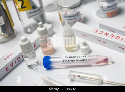 Détail de la boîte d'échantillonnage de l'ADN dans l'équipement médico-légal de laboratoire, image conceptuelle Banque D'Images