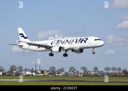 Aéroport d'Amsterdam Schiphol - l'Airbus A321 de Finnair est atterrit Banque D'Images