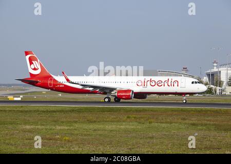 Aéroport de Francfort-sur-le-main - l'Airbus A321 d'Air Berlin prend son envol Banque D'Images