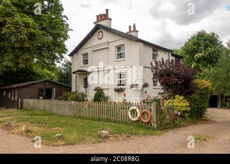 Penton Hook Lock House, rivière Thames, près de Laleham, Angleterre, Royaume-Uni. Banque D'Images