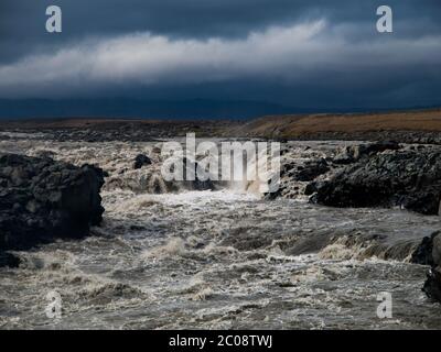 Rapides sauvages de la rivière glacier islandaise Jokulsa a Fjollum, Islande Banque D'Images