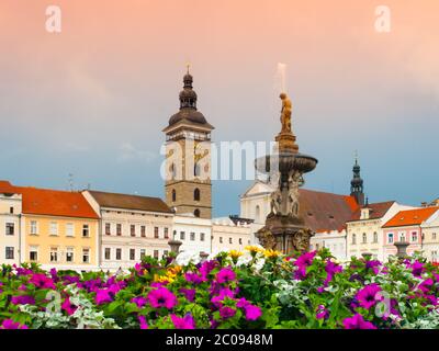 Tour noire et fontaine Samson à Ceske Budejovice, Bohême du Sud, République tchèque Banque D'Images