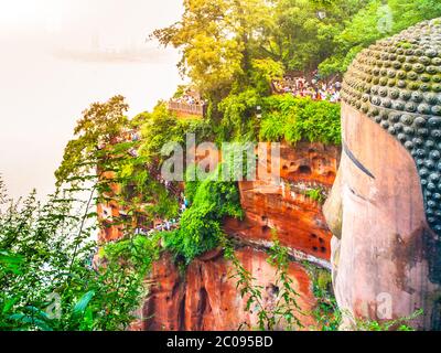 Vue rapprochée de Dafo - statue de Bouddha géant à Leshan, province du Sichuan, Chine. Banque D'Images