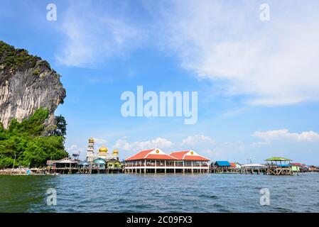 Île de Koh Panyee ou Punyi en été Banque D'Images