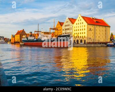 GDANSK, POLOGNE - 25 AOÛT 2014 : navire SS Soldek - cirage de charbon et cargo pour le minerai. Sur la rivière Motlawa au Musée maritime national de Gdansk, Pologne. Banque D'Images