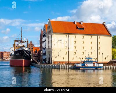 GDANSK, POLOGNE - 25 AOÛT 2014 : navire SS Soldek - cirage de charbon et cargo pour le minerai. Sur la rivière Motlawa au Musée maritime national de Gdansk, Pologne. Banque D'Images