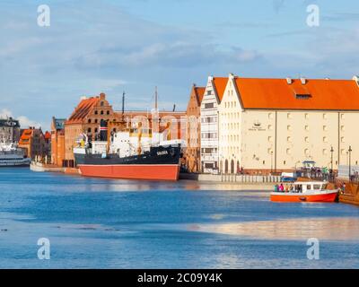 GDANSK, POLOGNE - 25 AOÛT 2014 : navire SS Soldek - cirage de charbon et cargo pour le minerai. Sur la rivière Motlawa au Musée maritime national de Gdansk, Pologne. Banque D'Images