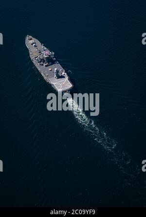 Le 5 juin 2020, le USS Mount Whitney (LCC-20), navire de commandement ...