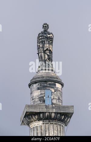 Jeudi 11 juin 2020. Édimbourg, Écosse. Le monument Melville, sur la place St Andrew, une colonne monumentale de 150 mètres de haut qui commémore Henry Dundas, le premier vicomte Melville. Il s’agit d’une structure classée de catégorie A au cœur de la nouvelle ville d’Édimbourg que Dundas a contribué à établir. Il a été érigé en 1821 et l'architecte était William Burn. Il est entouré de controverses en raison du rôle de Henry Dundas dans le report de l'abolition de l'esclavage et le 7 2020 juin, lors d'une manifestation de Black Lives Matter, le Monument Melville a été affligé. La ville d'Édimbourg propose de consacrer le monument à cette heure Banque D'Images