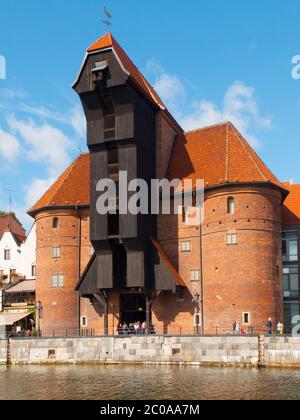 Ancienne grue sur la rivière Motlawa à Gdansk, Pologne Banque D'Images