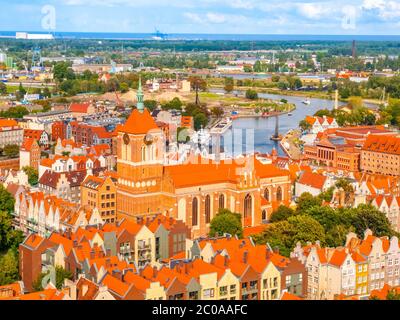 Vue aérienne de Gdansk depuis la tour de la cathédrale, Pologne. Banque D'Images