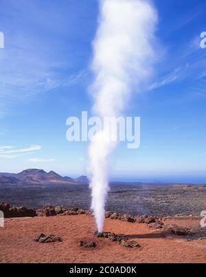 La buse à vapeur, Islote de Hilario, le Parc National de Timanfaya, Lanzarote, îles Canaries, Espagne Banque D'Images