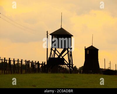 Vue en soirée de la tour des silhouettes du camp de concentration à Majdanek (Pologne) Banque D'Images