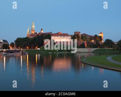 Soirée à la Vistule et au château de Wawel à Cracovie (Pologne) Banque D'Images