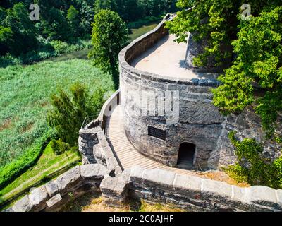 Terrasses du château médiéval de Sloup situé sur l'éperon rocheux en Bohême du Nord, République tchèque, Europe Banque D'Images