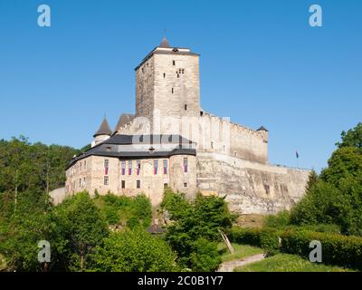 Château de Kost, château gothique médiéval avec une tour angulaire massive par temps clair et ensoleillé, Paradis de Bohême, République tchèque Banque D'Images