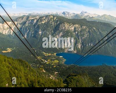 Lac Bohinj et montagne Triglav depuis la station de téléphérique de Vogel, Alpes Juliennes, Slovénie Banque D'Images