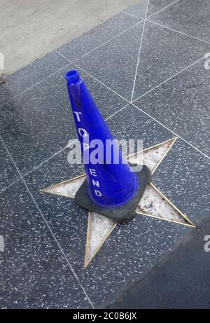 Hollywood, Californie, États-Unis 10 juin 2020 UNE vue générale de l'atmosphère de Broken Star sur Hollywood Walk of Fame le 10 juin 2020 à Hollywood, Californie, États-Unis. Photo par Barry King/Alay stock photo Banque D'Images