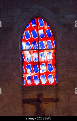 Vitraux, l'église notre-Dame-des-Sablons à Aigues-mortes, Gard, France Banque D'Images